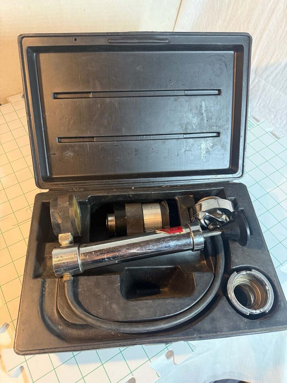Snap-on SVT-262 Cooling System Tester with Case